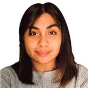 Profesora de Biología imparte clases a personas de todas las edades